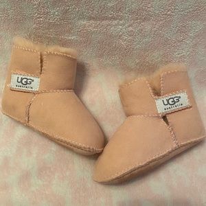 UGG SLIPPERS. TODDLER SIZE LARGE (8-9)